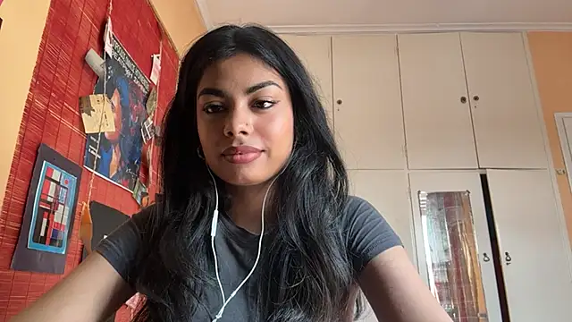 Snapshot of JenniRoutt chatting on 4, 4, 2026 JenniRoutt online show from 4, 4, 2026