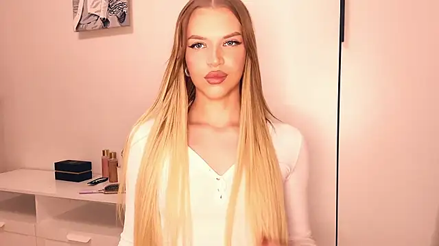 LeoniaRinard online show from 19, 4, 2026