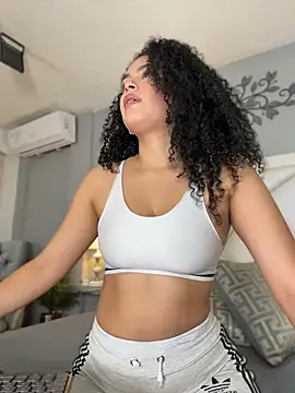 Snapshot of LuxyLux_ chatting on 14, 5, 2026 LuxyLux online show from 14, 5, 2026