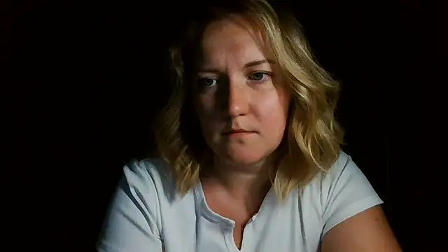 Snapshot of TinaKittyX chatting on 5, 7, 2026 TinaKittyX online show from 5, 7, 2026