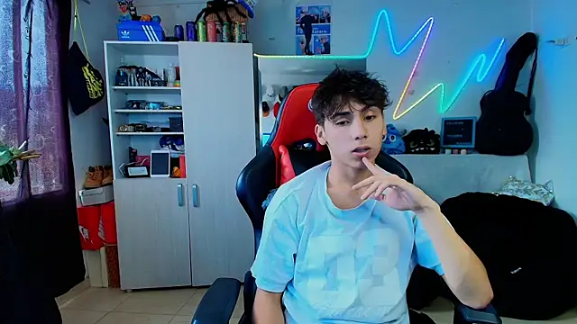 Snapshot of young_liam chatting on 5, 4, 2026 young liam online show from 5, 4, 2026