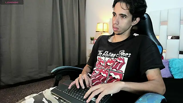 Snapshot of Alessandro_Abruzzo chatting on 1, 5, 2026 Alessandro Abruzzo online show from 1, 5, 2026