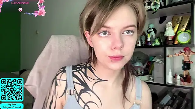 Snapshot of MadalynNosel chatting on 8, 6, 2026 MadalynNosel online show from 8, 6, 2026