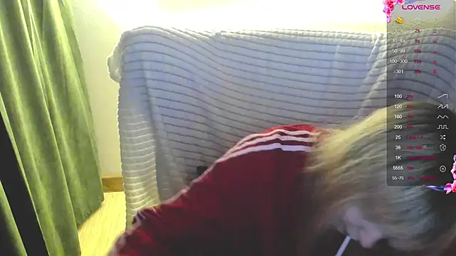 Snapshot of MiaKimiko chatting on 17, 5, 2026 MiaKimiko online show from 17, 5, 2026