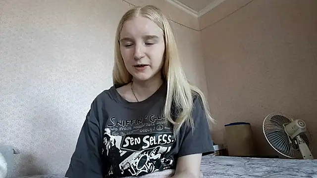 Snapshot of ForwentSeat chatting on 11, 4, 2026 ForwentSeat online show from 11, 4, 2026