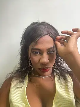 LucianaM 13 online show from 19, 4, 2026