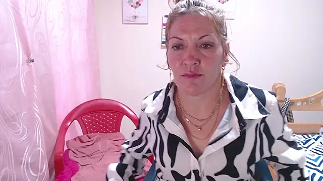 Snapshot of juliachannelhot chatting on 8, 5, 2026 juliachannelhot online show from 8, 5, 2026