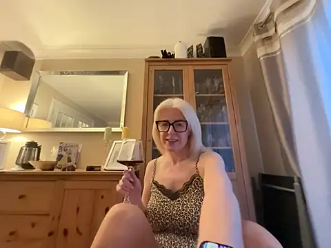 Snapshot of Laylaskyexx chatting on 24, 6, 2026 Laylaskyexx online show from 24, 6, 2026