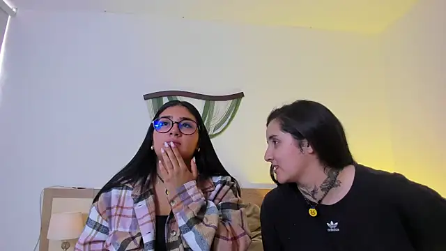 Elisa n Emma online show from 20, 4, 2026