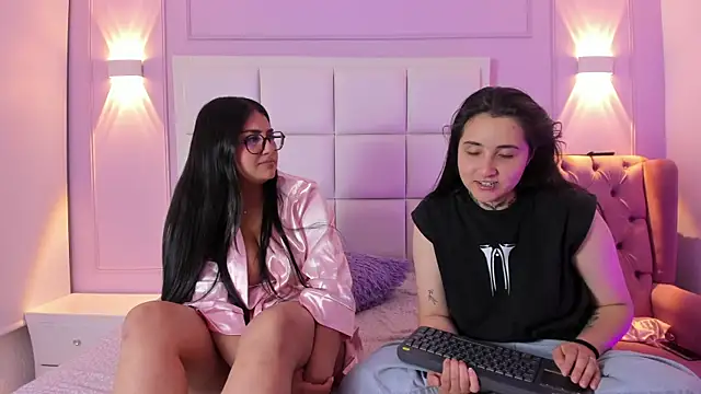 Elisa n Emma online show from 22, 4, 2026
