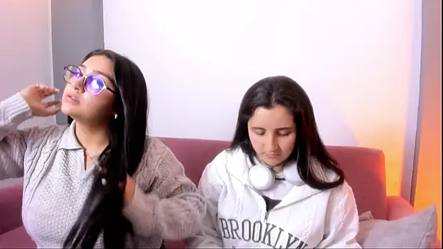 Elisa n Emma online show from 5, 5, 2026
