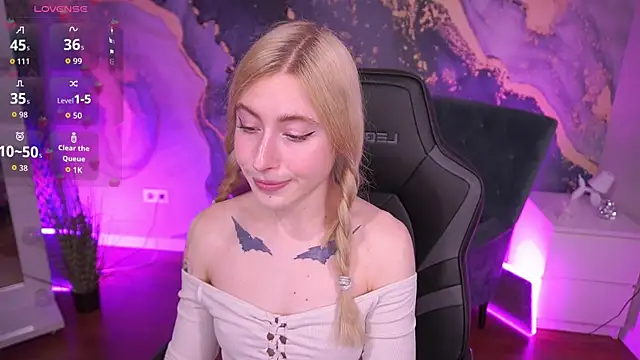 Snapshot of MelaniiePlay chatting on 20, 4, 2026 MelaniiePlay online show from 20, 4, 2026