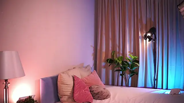 Naomi Hotter online show from 14, 5, 2026