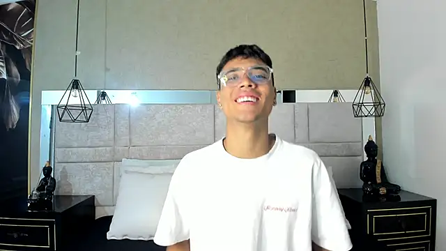 Snapshot of DannTaylor chatting on 24, 4, 2026 DannTaylor online show from 24, 4, 2026