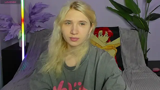 Snapshot of Kitty_Blondie chatting on 6, 4, 2026 Kitty Blondie online show from 6, 4, 2026