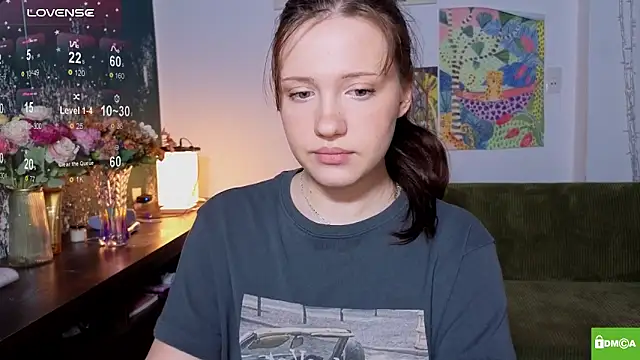 bikinibottom001 online show from 25, 4, 2026