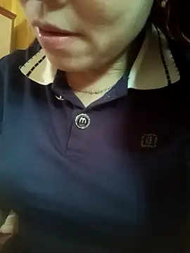 Snapshot of -Luni- chatting on 6, 4, 2026 -Luni- online show from 6, 4, 2026