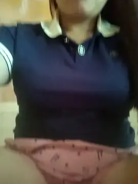 Snapshot of -Luni- chatting on 6, 4, 2026 -Luni- online show from 6, 4, 2026