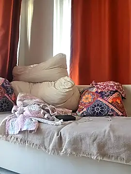 DoggyJasmine online show from 5, 5, 2026
