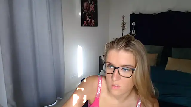 Yennyloves online show from 22, 7, 2026