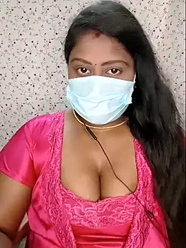 Snapshot of Romantic_Woman chatting on 4, 5, 2026 Romantic Woman online show from 4, 5, 2026