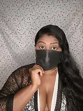 Snapshot of Romantic_Woman chatting on 7, 6, 2026 Romantic Woman online show from 7, 6, 2026