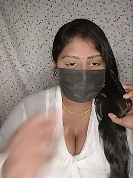 Snapshot of Romantic_Woman chatting on 25, 7, 2026 Romantic Woman online show from 25, 7, 2026