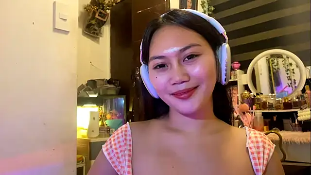 Snapshot of GlindaDejardin chatting on 23, 4, 2026 GlindaDejardin online show from 23, 4, 2026