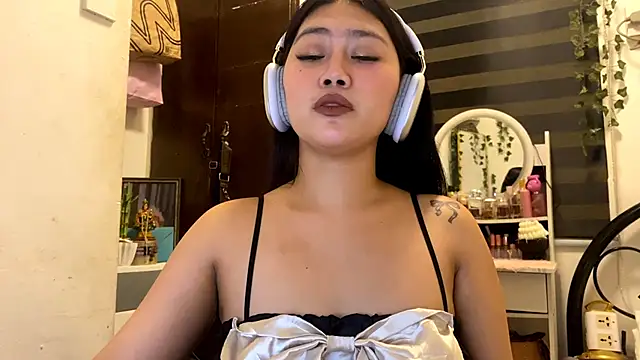 Snapshot of GlindaDejardin chatting on 15, 5, 2026 GlindaDejardin online show from 15, 5, 2026