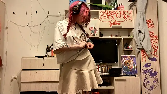 Snapshot of RedHeadCat chatting on 4, 4, 2026 RedHeadCat online show from 4, 4, 2026