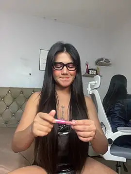 Snapshot of JassmineLove chatting on 28, 4, 2026 JassmineLove online show from 28, 4, 2026