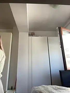 Snapshot of SweetLilTrouble chatting on 6, 4, 2026 SweetLilTrouble online show from 6, 4, 2026