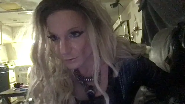 Snapshot of GypsiiCornel chatting on 26, 4, 2026 GypsiiCornel online show from 26, 4, 2026