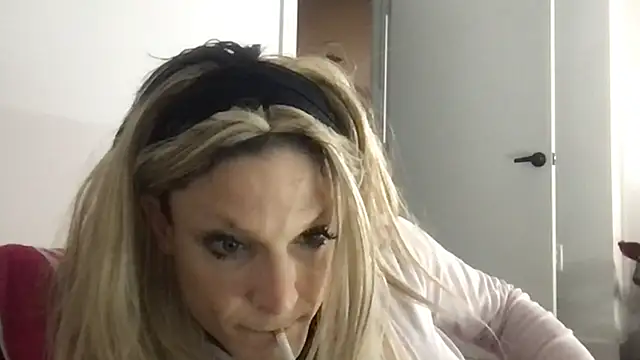 Snapshot of GypsiiCornel chatting on 27, 5, 2026 GypsiiCornel online show from 27, 5, 2026