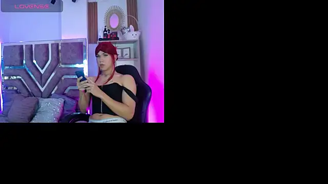 Snapshot of Eva__Walker chatting on 7, 4, 2026 Eva Walker online show from 7, 4, 2026