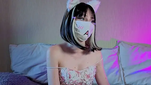 LunaNyanmi online show from 30, 6, 2026