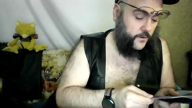 Snapshot of BriTheTopBear chatting on 14, 5, 2026 BriTheTopBear online show from 14, 5, 2026
