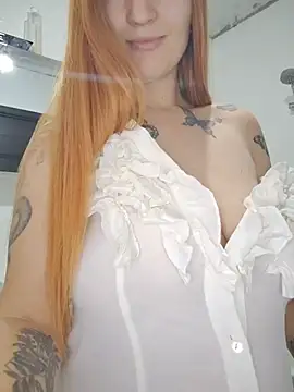 Snapshot of LeonaFox chatting on 9, 7, 2026 LeonaFox online show from 9, 7, 2026