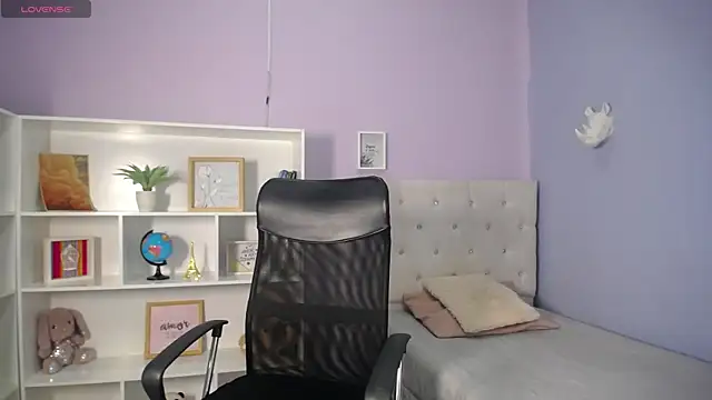 velveth noir online show from 14, 4, 2026