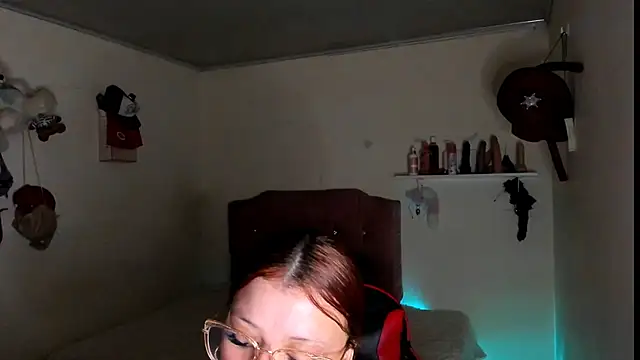 Snapshot of Alyn__miller chatting on 21, 5, 2026 Alyn miller online show from 21, 5, 2026