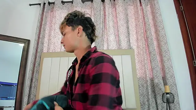 Snapshot of thomas_and_thiago chatting on 6, 4, 2026 thomas and thiago online show from 6, 4, 2026