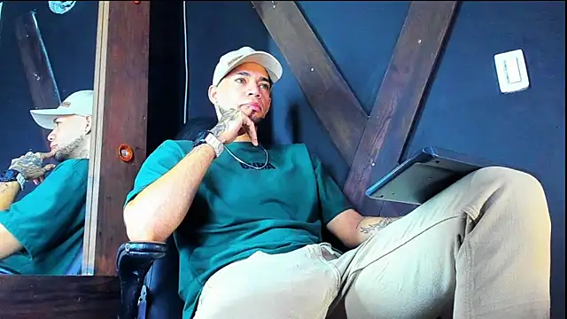 Snapshot of Daniel_huge22 chatting on 22, 4, 2026 Daniel huge22 online show from 22, 4, 2026