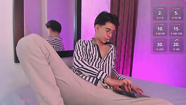 Snapshot of youn_rider chatting on 23, 5, 2026 youn rider online show from 23, 5, 2026