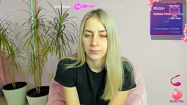 Snapshot of Monica_Luno chatting on 22, 5, 2026 Monica Luno online show from 22, 5, 2026
