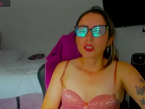 BellaTxM  online show from 10, 4, 2026