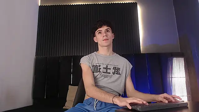 Snapshot of Logan_Steel chatting on 19, 6, 2026 Logan Steel online show from 19, 6, 2026