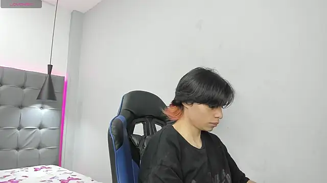 Snapshot of Duosensation_ chatting on 9, 4, 2026 Duosensation online show from 9, 4, 2026