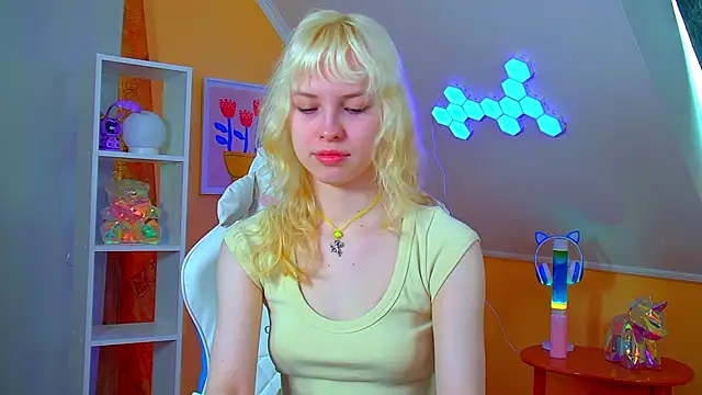 HannahHollis online show from 31, 5, 2026