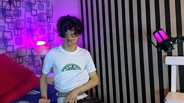 Twink Sebas7 online show from 19, 4, 2026
