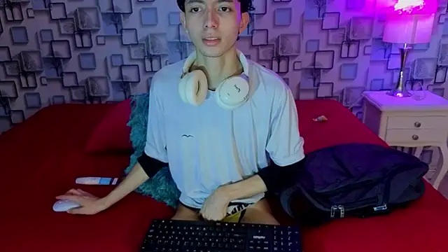 Twink Sebas7 online show from 19, 6, 2026